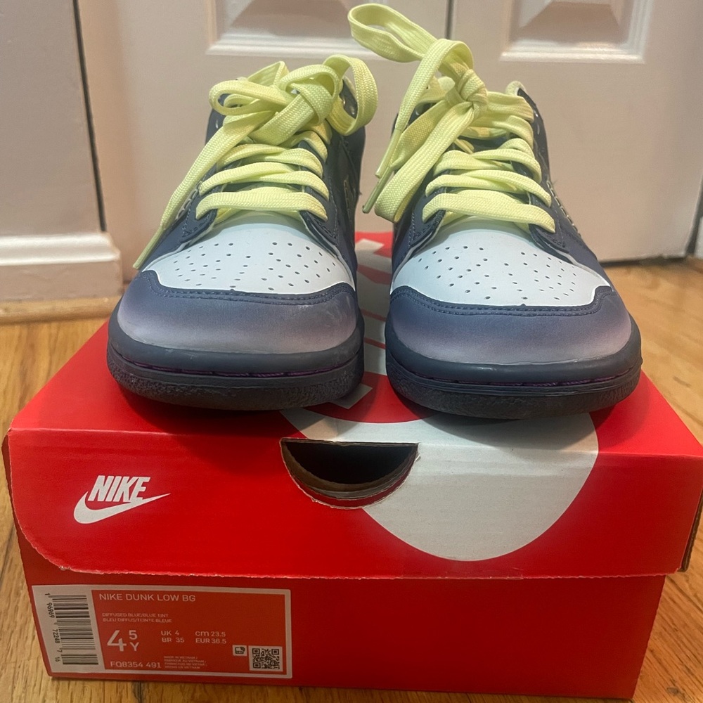 Boys Size 4 1/2 Nike Dunk Low - Rare! - Picture 4 of 5